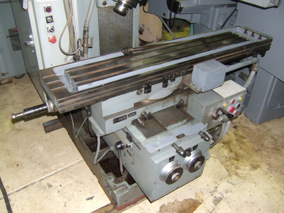 Kearney & Trecker Plain Horizontal Milling Machine, Size 30 Plain, Model  CSM, Spindle Speeds 50-1250